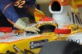 Foto 1 Alonso ilusionado con su R29 foto 1