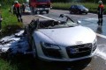 Foto 3 Audi R8 en llamas en autopista holandesa. foto 1