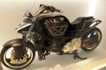 Foto 1 Toyota y Yamaha presentan una moto híbrida en el salón de Tokio foto 1