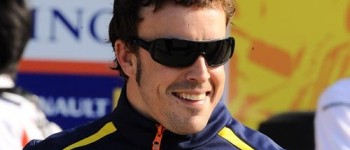 Alonso exultante con su primera línea en Shanghai Alonso exultante con su primera línea en Shanghai