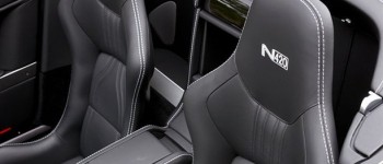 Aston Martin presenta el Vantaje V8 N420 Roadster. Aston Martin presenta el Vantaje V8 N420 Roadster.