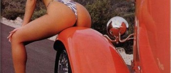 Chicas GTI. Muslos dorados, redondos y largos que se levantan del suelo