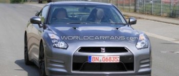 El nuevo GT-R pillado sin camuflaje en Nürburgring.