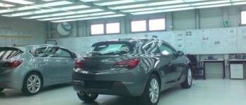 El Opel Astra GTC filtrado en Facebook