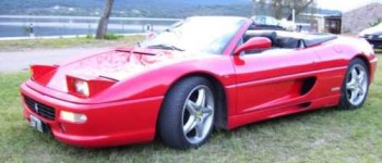 Ferrari F355 Spider de Maradona a la venta por 220.000 dólares.