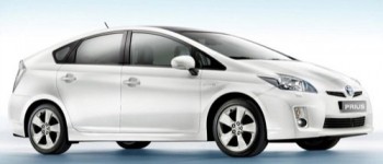 Investigan posibles problemas de frenado en el Toyota Prius 2010.