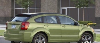 Investigan problemas de aceleración repentina en el Dodge Caliber.