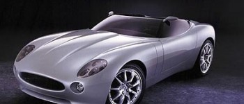 Jaguar mantiene viva la esperanza de un XE Roadster