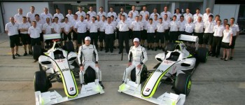 Jenson Button visitó la fábrica en Brackley Jenson Button visitó la fábrica en Brackley
