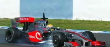 Lewis Hamilton y su MP4-24 siguen preocupando
