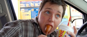 Los 10 platos más peligrosos para comer mientras se conduce.