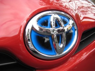 Los conductores de modelos Toyota no aplicaron el freno en la mayoría de los accidentes.
