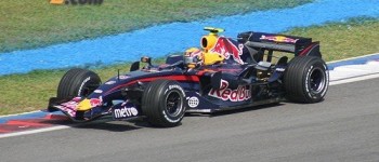 Mark Webber solidario con su pueblo
