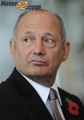 Ron Dennis dimite como jefe de McLaren
