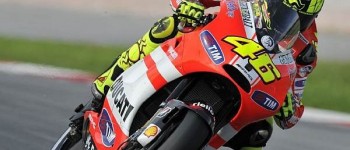 Rossi tiene que cambiar su estilo de pilotaje por la Ducati