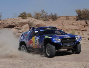 Sainz gana su primer Dakar por una diferencia mínima.