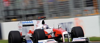 Trulli es sancionado por adelantar a Hamilton con el safety car en pista