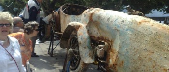 Un Bugatti Type 13 rescatado del fondo de un lago.