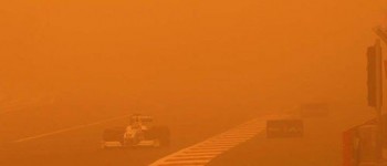 Una tormenta de arena paraliza los test en Bahrein