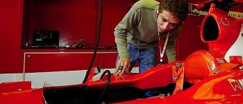 Valentino Rossi cerca de Ferrari
