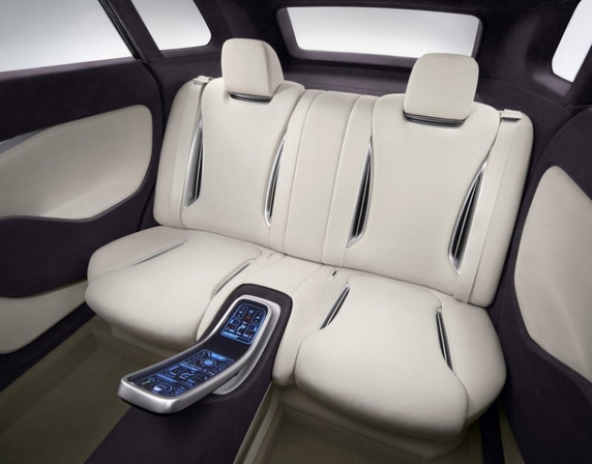 Foto: Mitsubishi PX-MiEV, la Outlander  2010