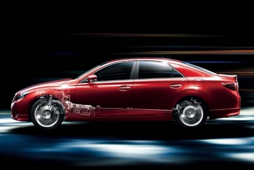 Foto: Toyota presenta el Mark X antes de su debut en Tokio.