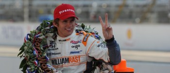 Dan Wheldon pierde la vida en un accidente en la IndyCar Dan Wheldon pierde la vida en un accidente en la IndyCar