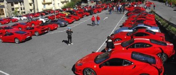 La Asociación Española de Propietarios de Ferrari se concentra en Sevilla
