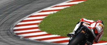 Simoncelli sufre un grave accidente en Sepang. Se cancela la carrera Simoncelli sufre un grave accidente en Sepang. Se cancela la carrera