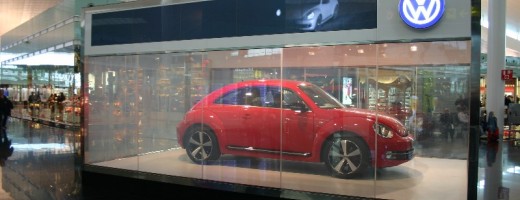 El Volkswagen Beetle se exhibe en el Aeropuerto de Barcelona El Volkswagen Beetle se exhibe en el Aeropuerto de Barcelona