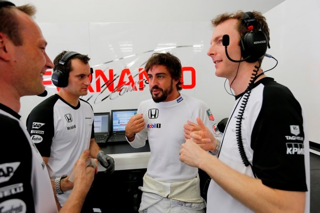 ingenieros-fernando-alonso-mclaren-201521189_1.jpg