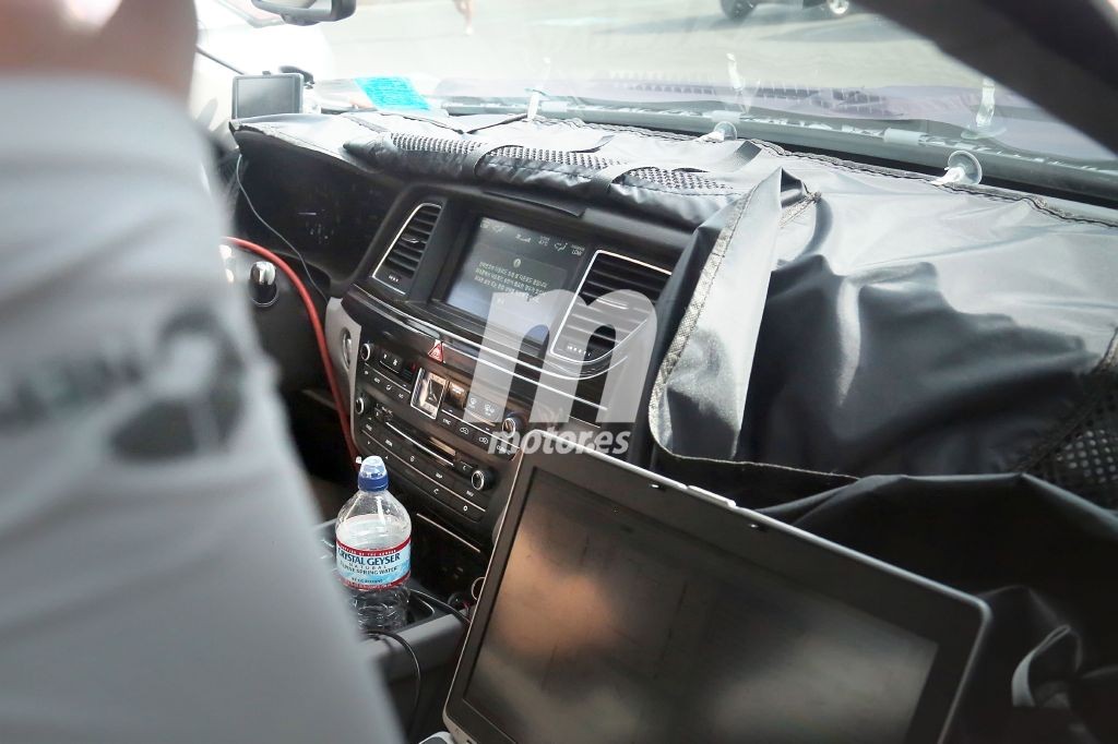 hyundai-genesis-2017-twin-turbo-v6-201522731_11.jpg