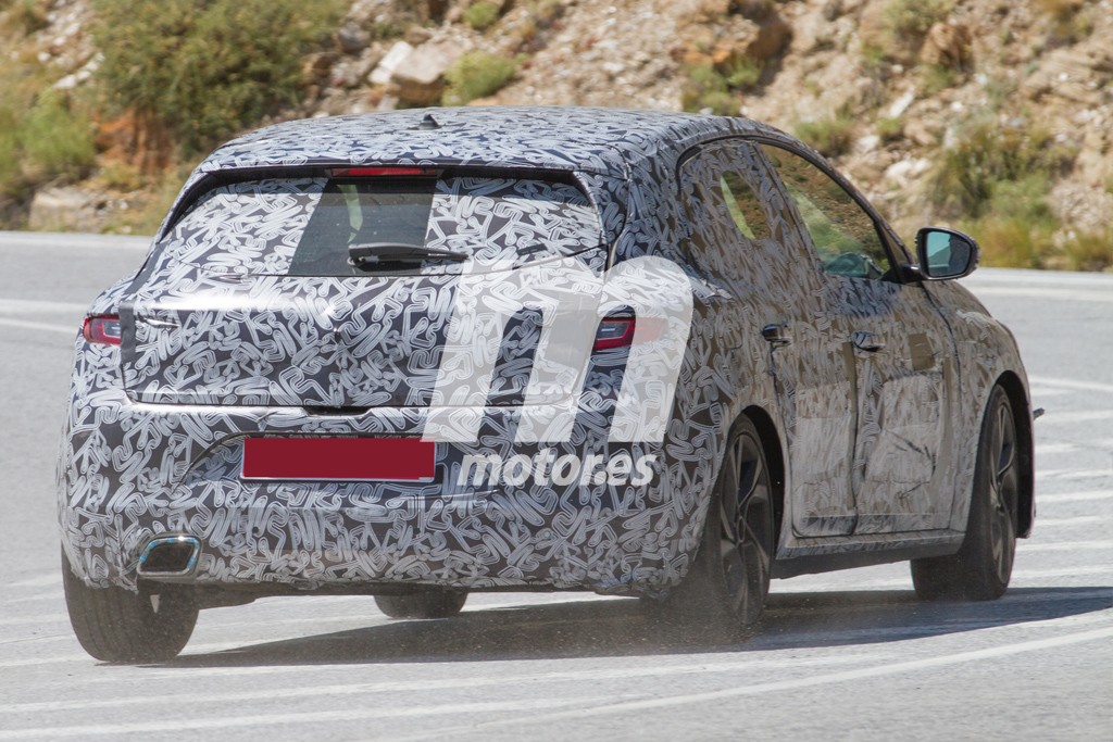 mula-renault-megane-sport-2016-201522819_14.jpg