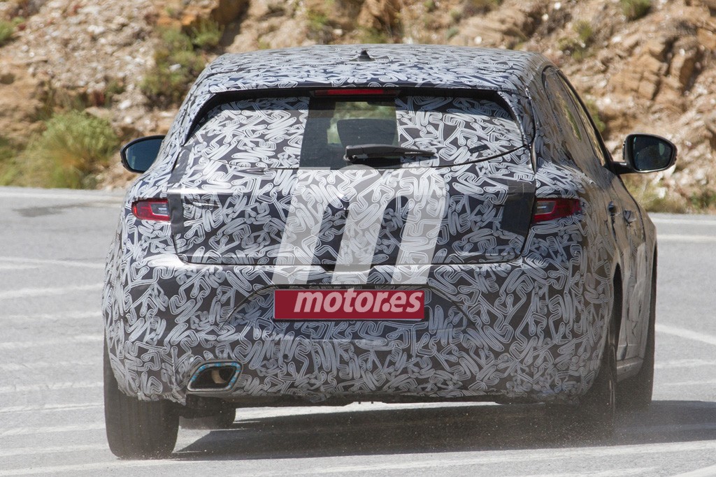 mula-renault-megane-sport-2016-201522819_17.jpg