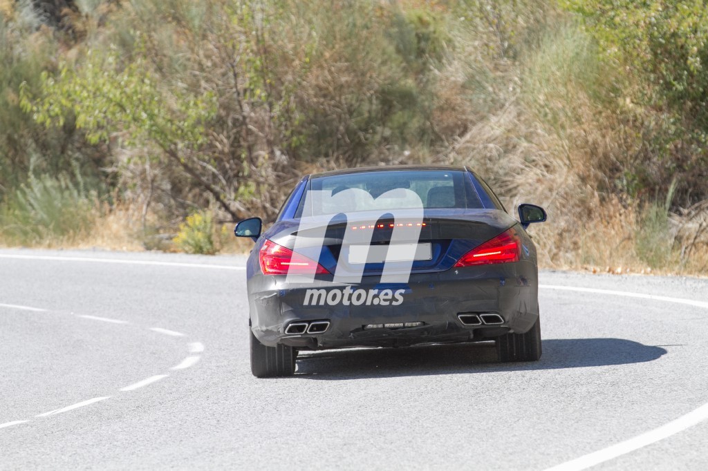 mercedes-sl63-amg-2016-201523407_3.jpg
