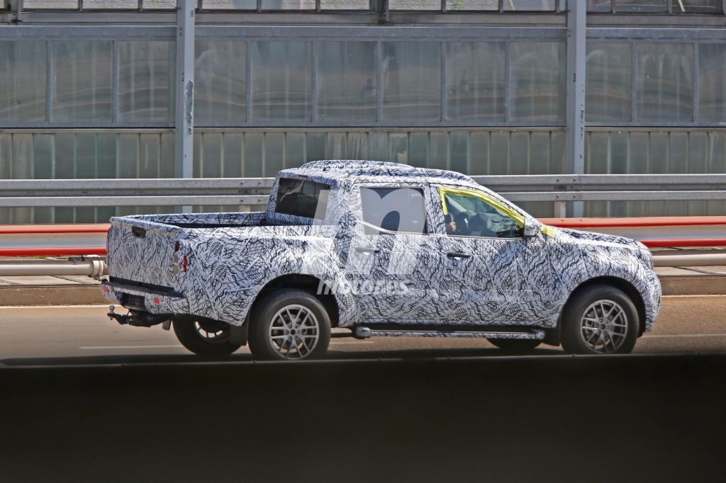 mercedes-benz-glt-pickup-2017-201627564_13.jpg