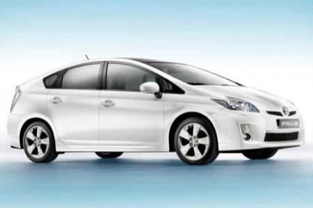 Investigan posibles problemas de frenado en el Toyota Prius 2010.
