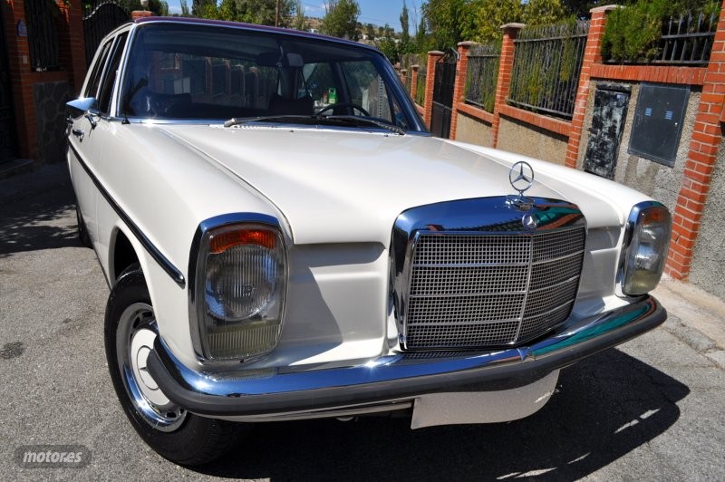 Foto mercedes 220 1979 / 80.000km.