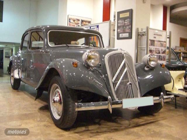 citroen traction avant 1972 / foto grande (2)