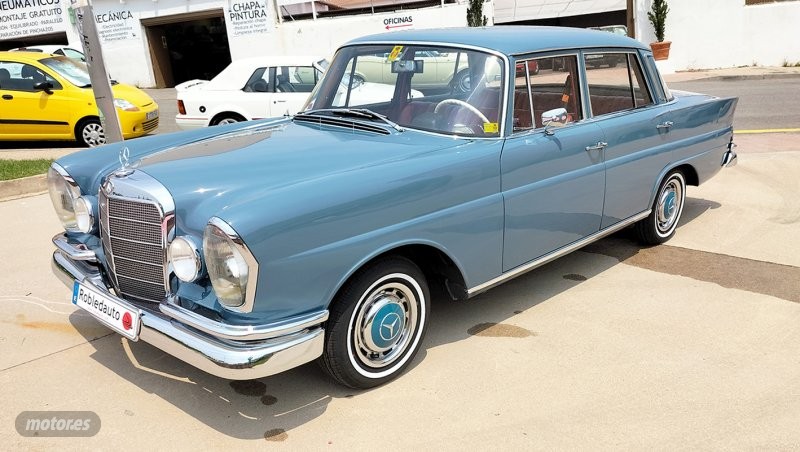 Preciosas  de segunda mano - mercedes 220s colas 1973 / 25.612km.