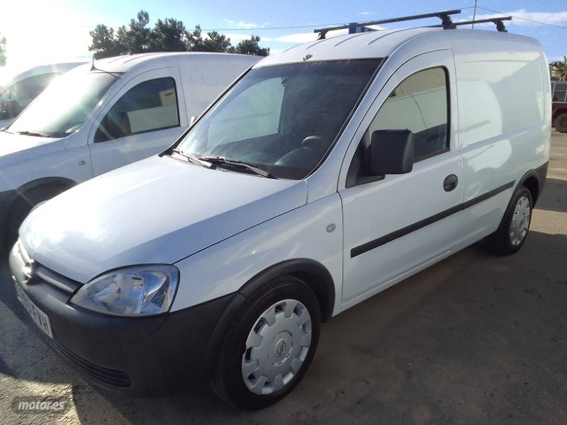 Furgones de 12m3  de segunda mano - opel combo 2007 / 301.000km.