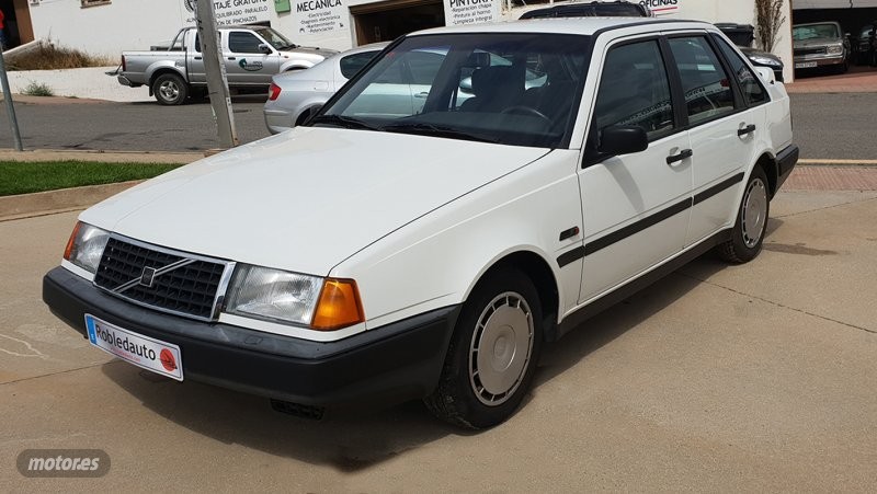 Volvo blanco  de segunda mano - volvo 440 1991 / 35.952km.
