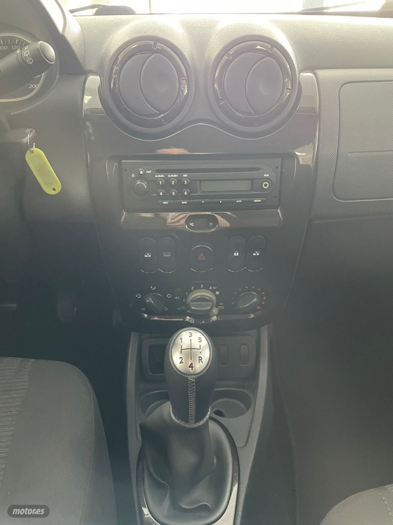 dacia duster 2010 / 215.000km. foto grande (2)