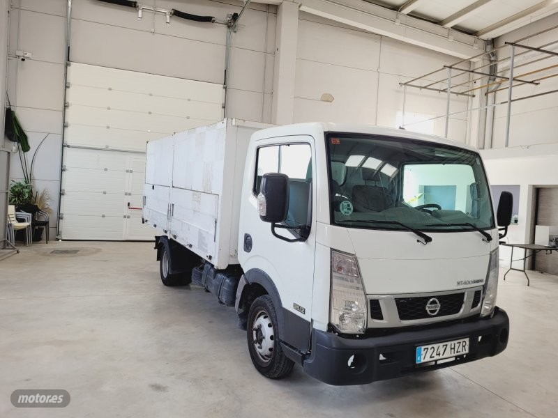 Camiones 3 ejes  de segunda mano - nissan cabstar 2014 / 63.884km.