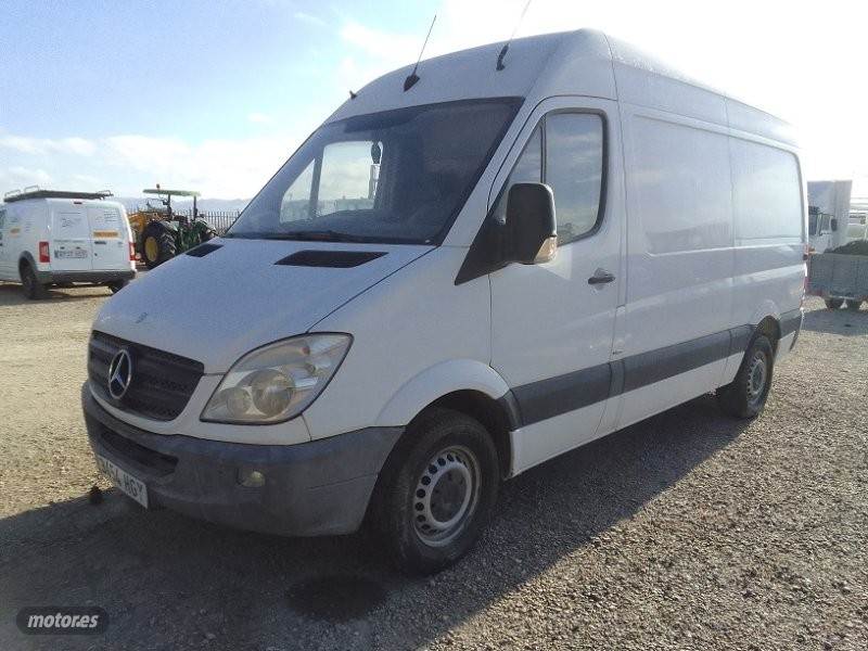 Coche motor roto  de segunda mano - mercedes sprinter 2011 / 475.000km.