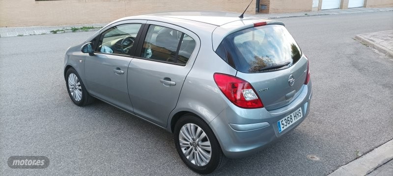 opel corsa 2012 / 277.000km. foto grande (2)