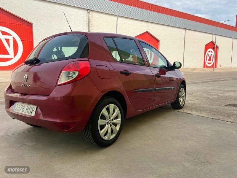 renault clio 2011 / 330.000km. foto grande (2)