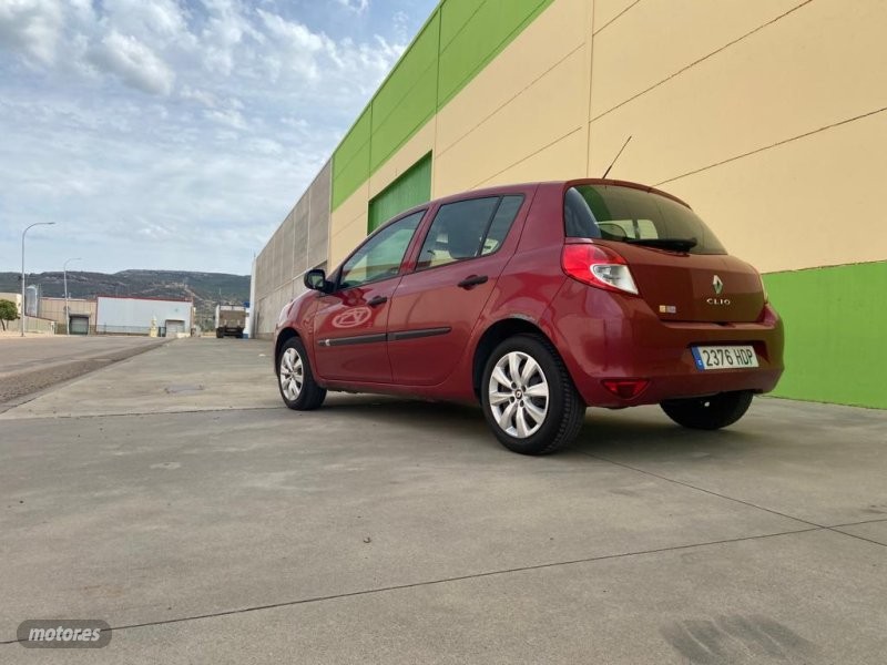 renault clio 2011 / 330.000km. foto grande (3)