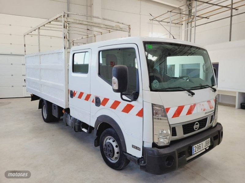 Camiones 3 ejes  de segunda mano - nissan cabstar 2014 / 168.455km.
