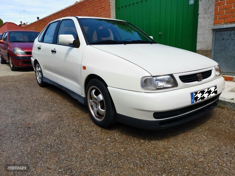 Coches de segunda mano en Madrid de 1000 a 1500 euros - seat cordoba 1999 / 153.000km.